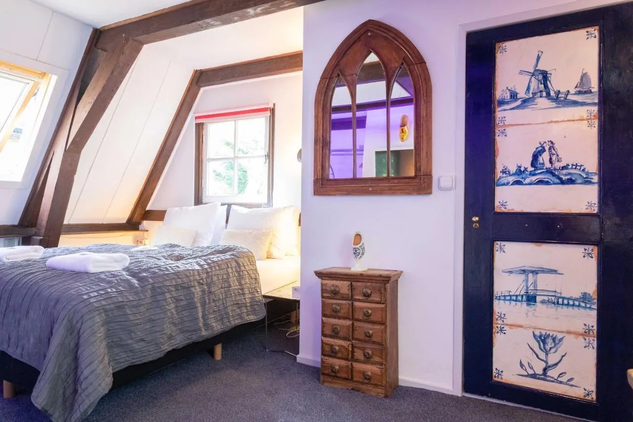 Bed and Breakfast Tulip Of Амстердам 3*,