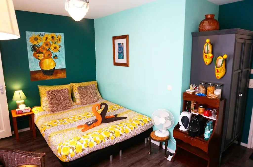 Bed and Breakfast Tulip Of Амстердам 3*,