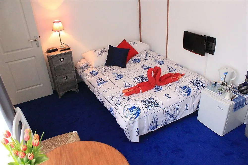 Bed and Breakfast Tulip Of Амстердам 3*,